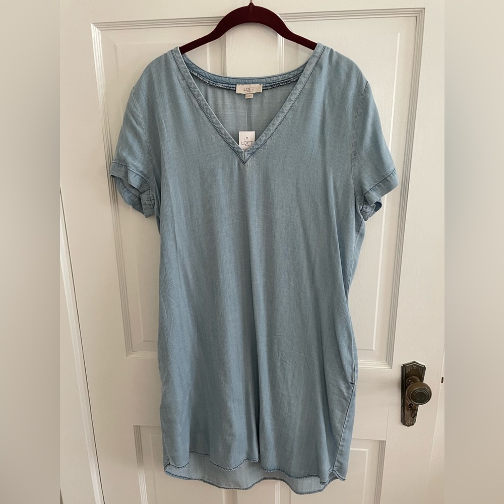 Loft v-neck shift dress size M.